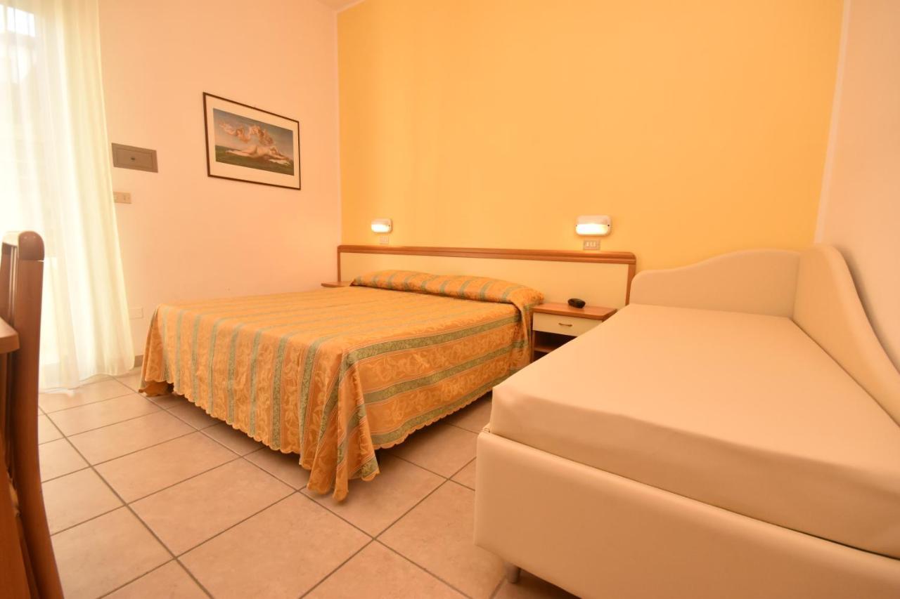 Hotel Thea Беллария-Иджеа-Марина Экстерьер фото