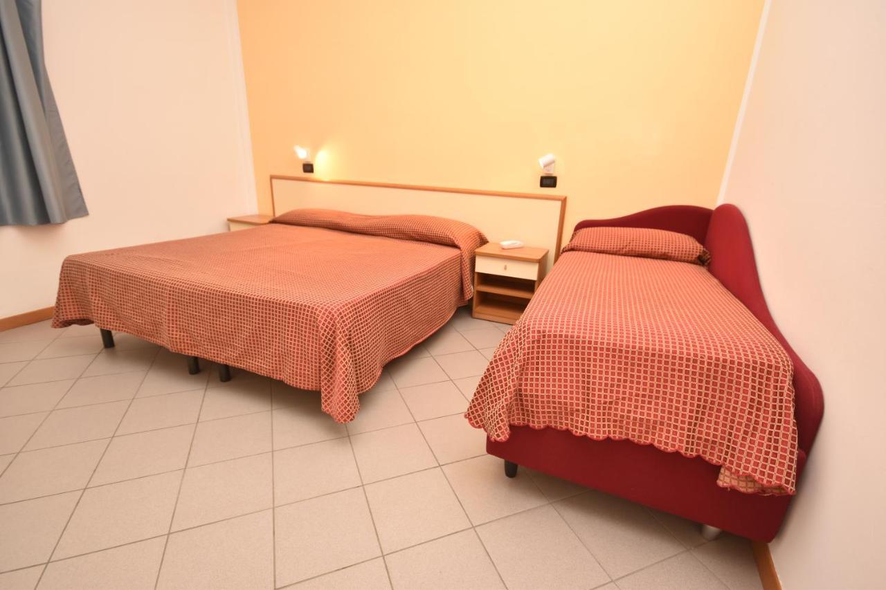 Hotel Thea Беллария-Иджеа-Марина Экстерьер фото