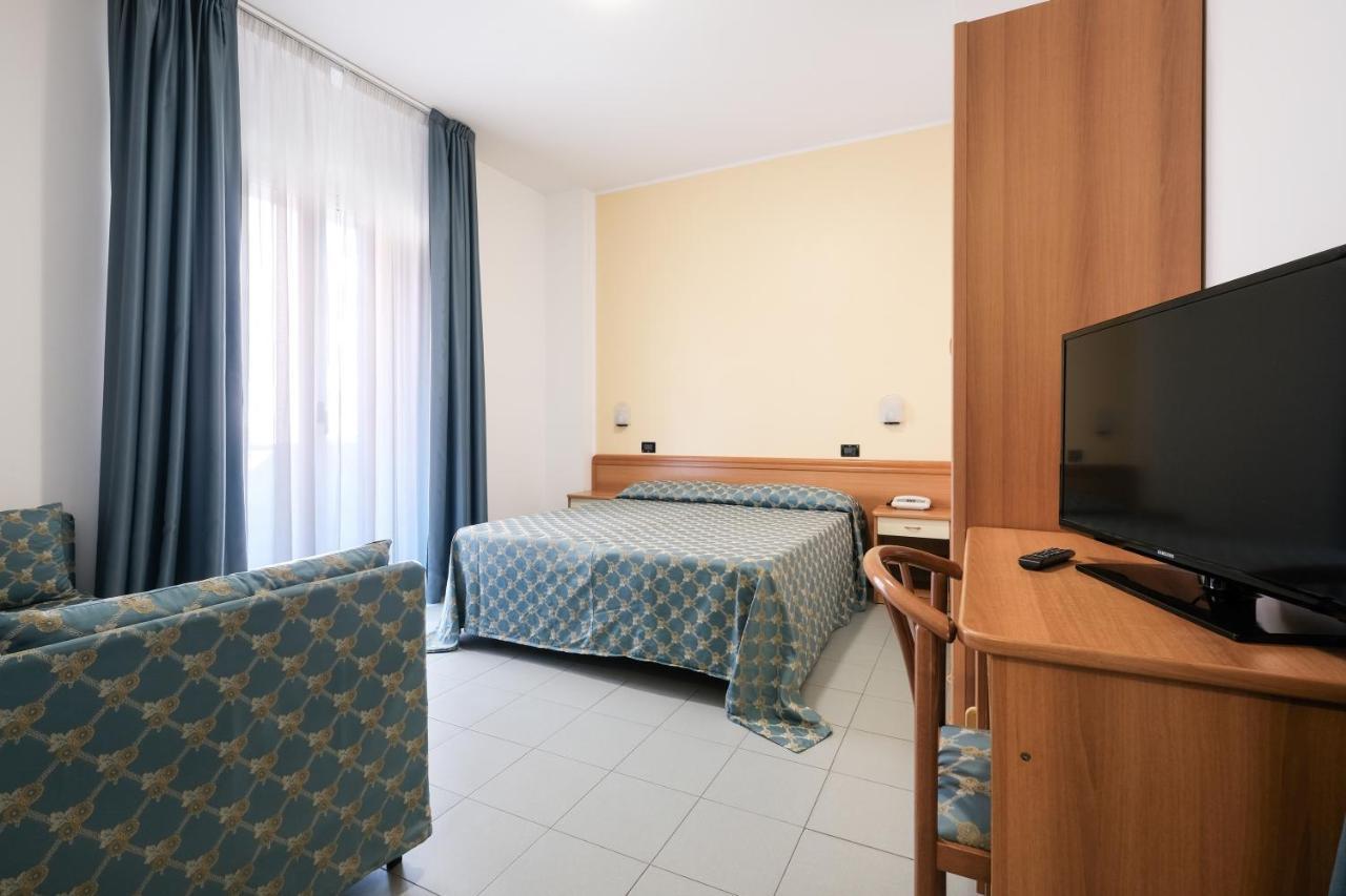 Hotel Thea Беллария-Иджеа-Марина Экстерьер фото